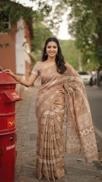 Cotton Beige Brown Abstract Printed Saree
